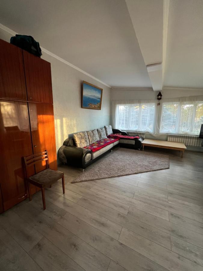 Чистые Пруды Bishkek Bagian luar foto