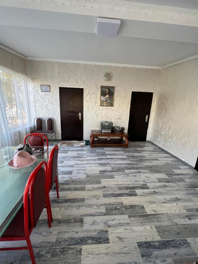 Чистые Пруды Bishkek Bagian luar foto
