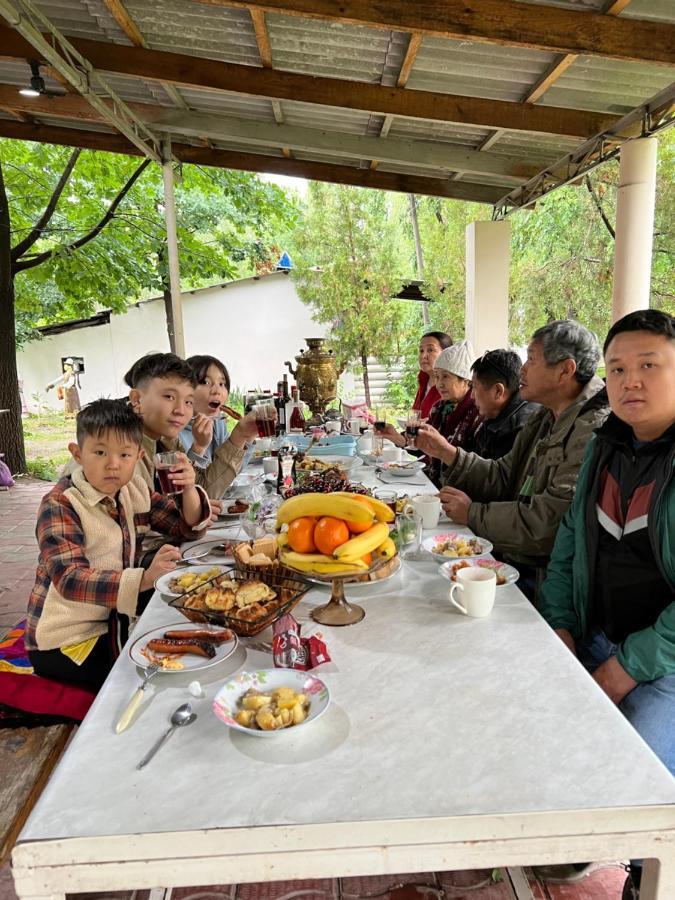 Чистые Пруды Bishkek Bagian luar foto